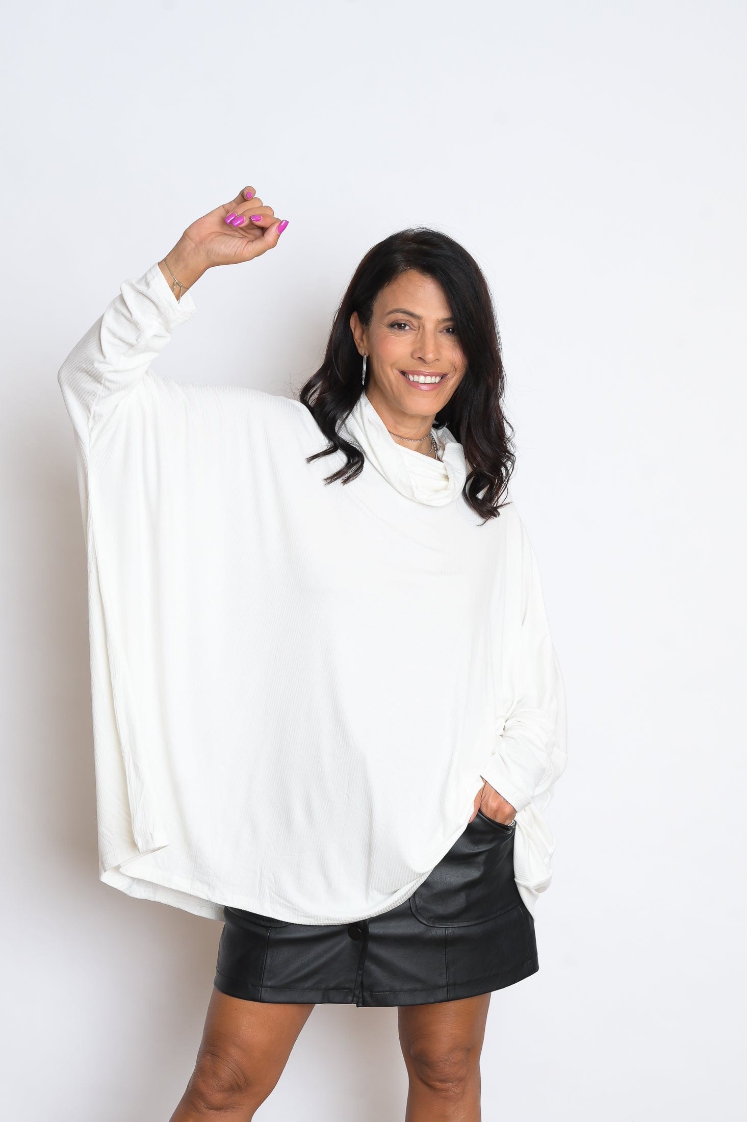 K SHIRT   גולף לבן אוברסייז image 7