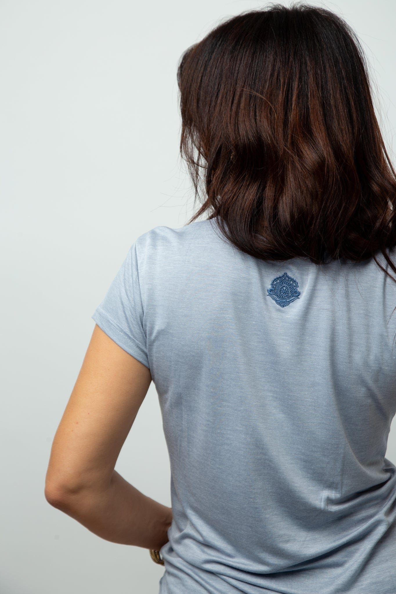 NINE חולצה בייסיק תכלת image 8