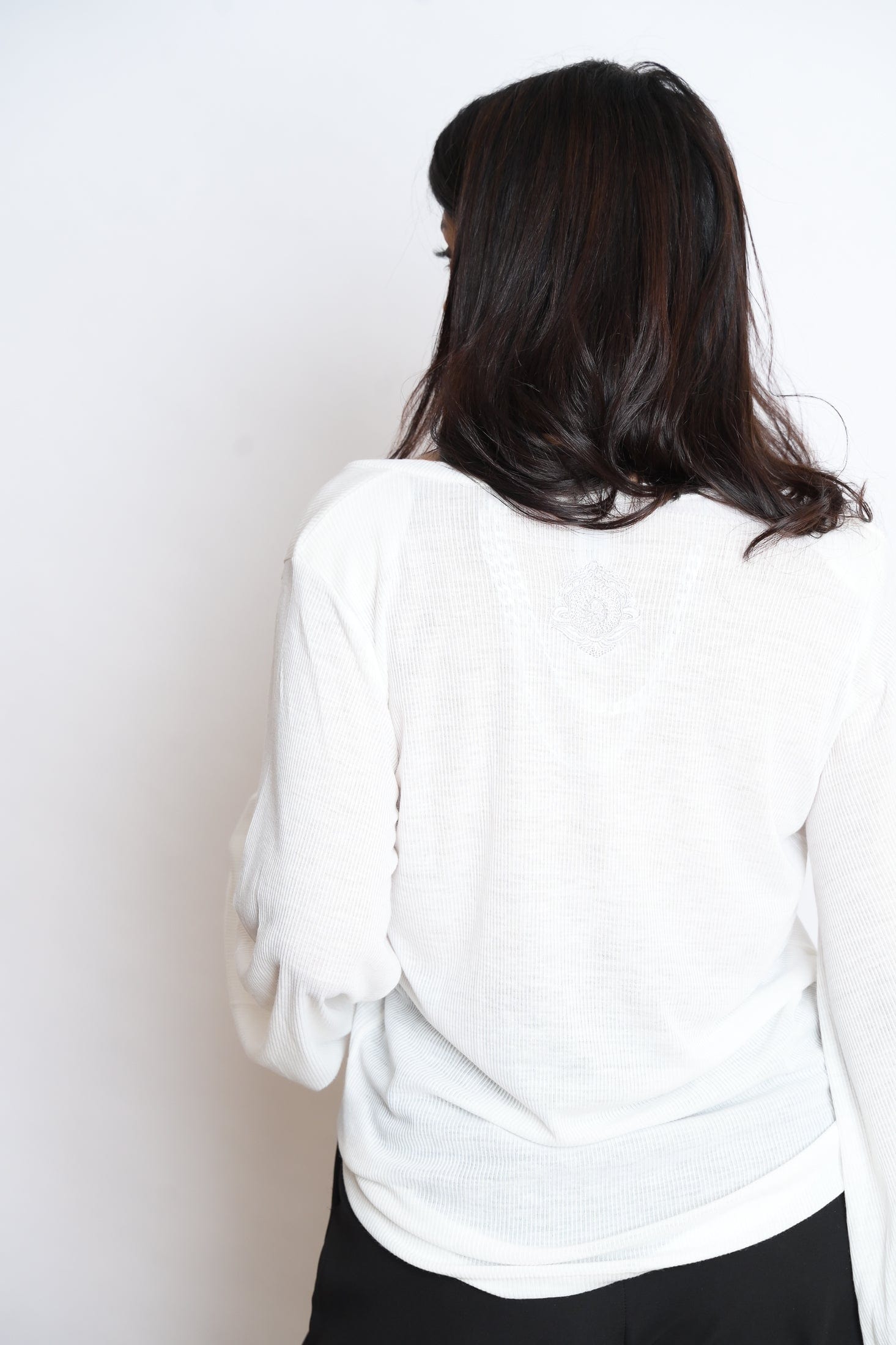 N SHIRT  חולצה לבנה מעוצבת image 7