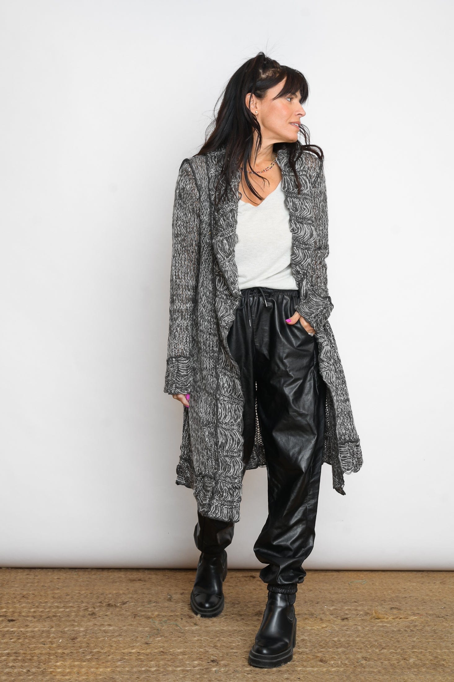 PAROS עליונית סרוגה שחור לבן image 3