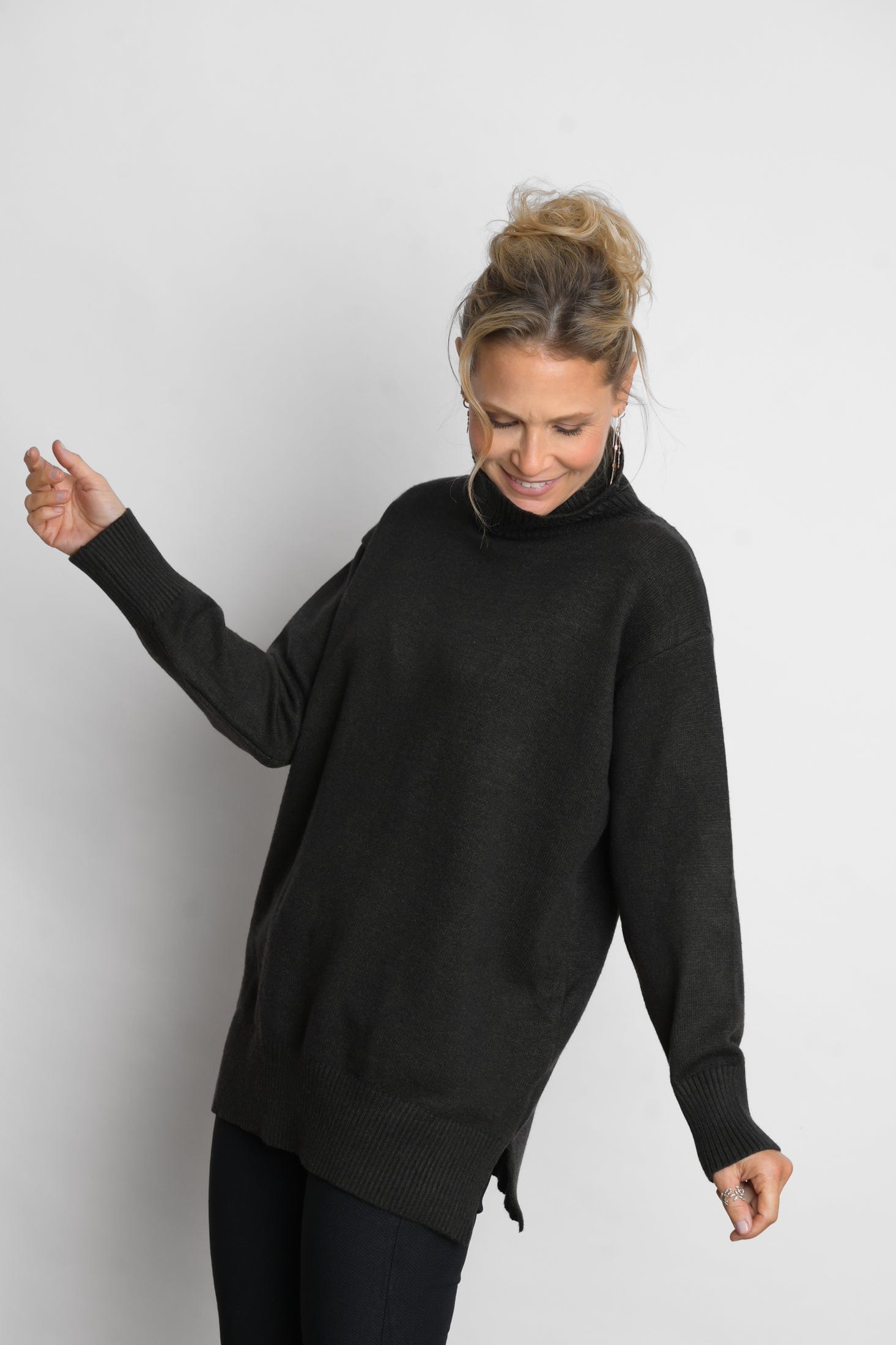 SYMI סריג גולף זית כהה image 5