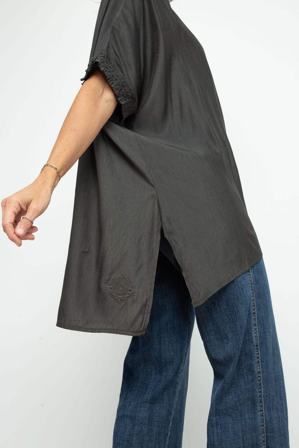 ATE NEW חולצת אוברסייז אפור זית image 5