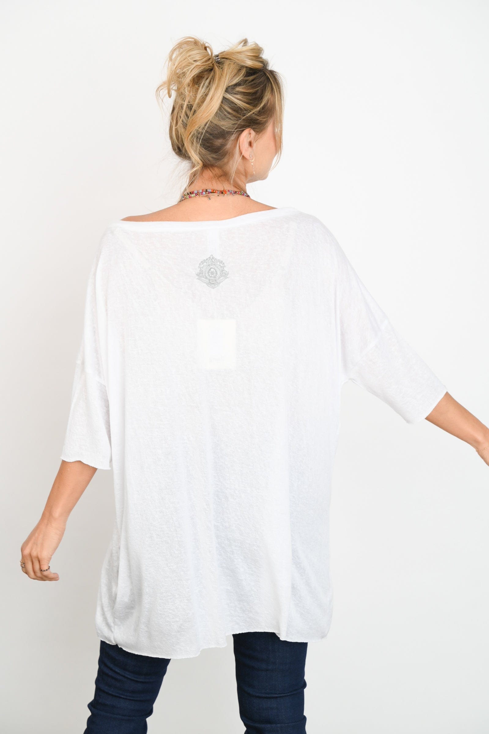 Lili חולצה לבנה אוברסייז image 2