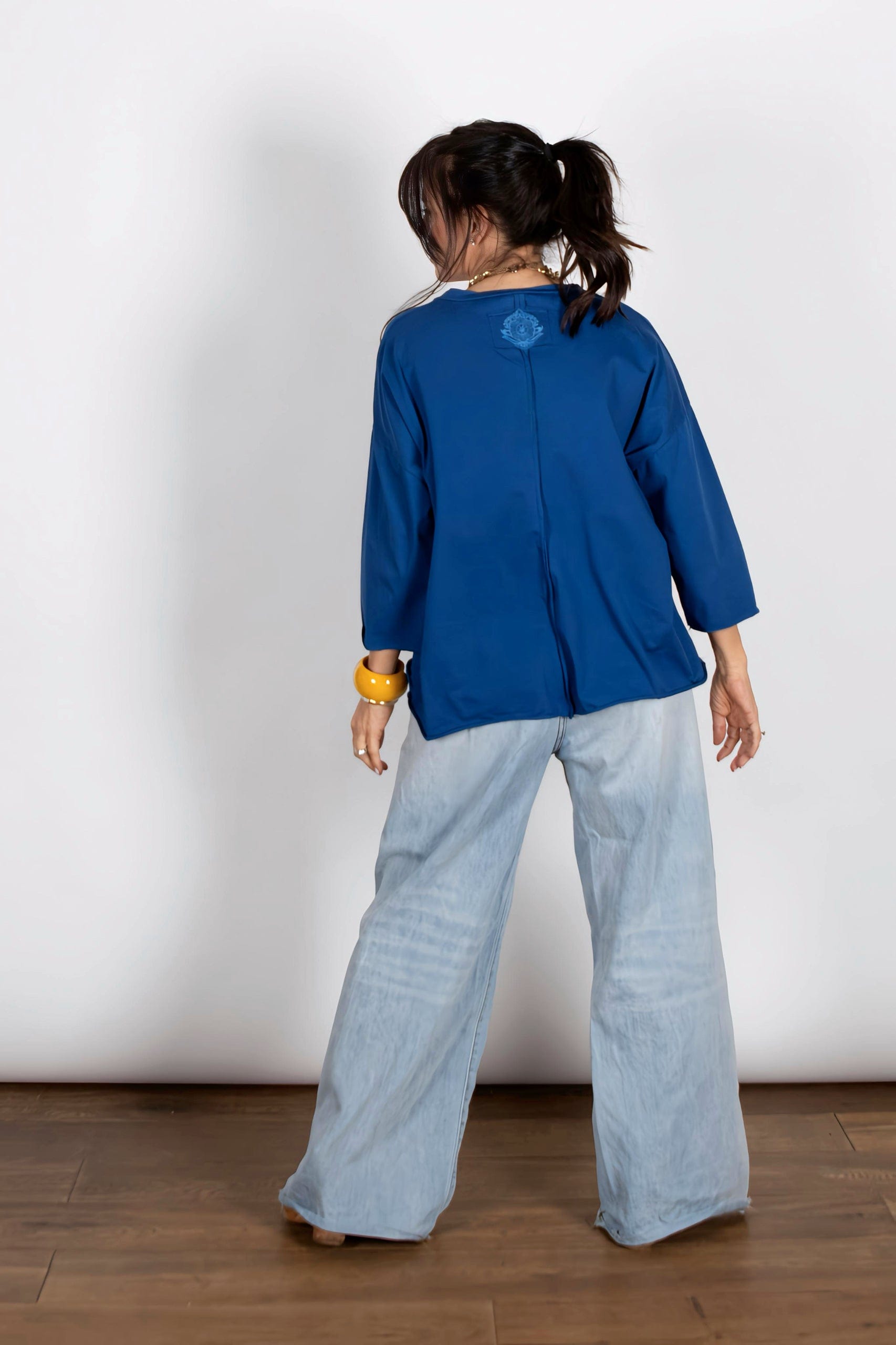 DANIEL כחולה V חולצה אוברסייז image 8