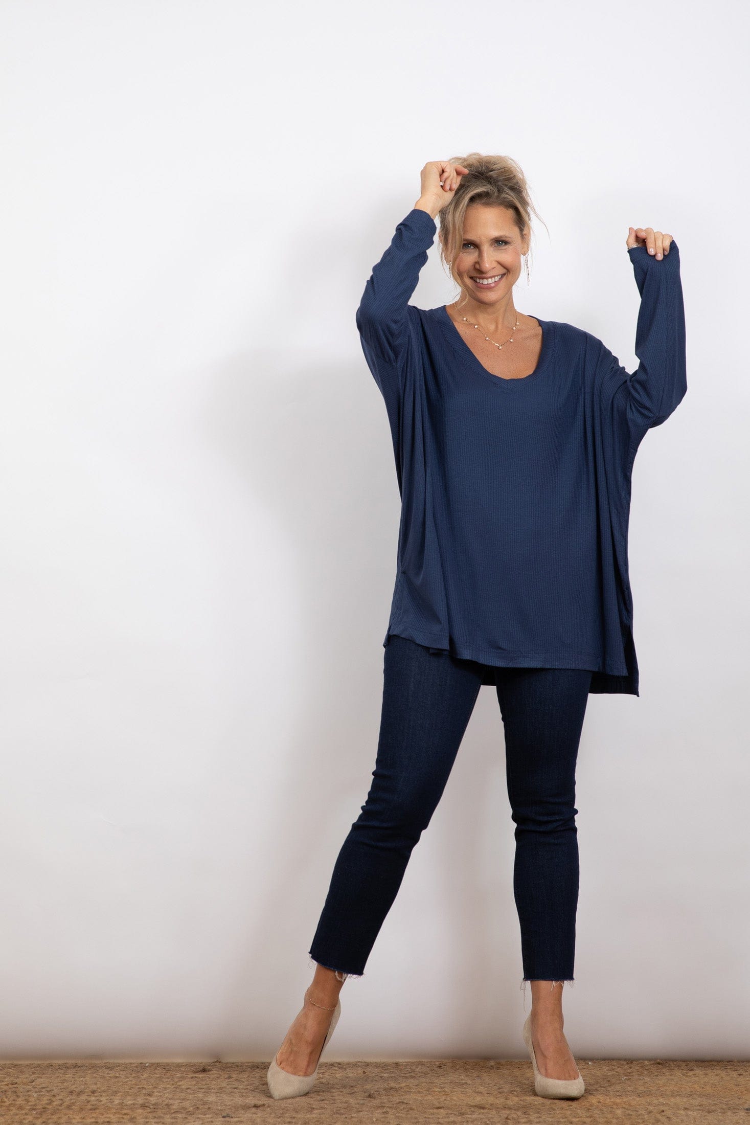 J SHIRT   חולצה כחולה אוברסייז image 5