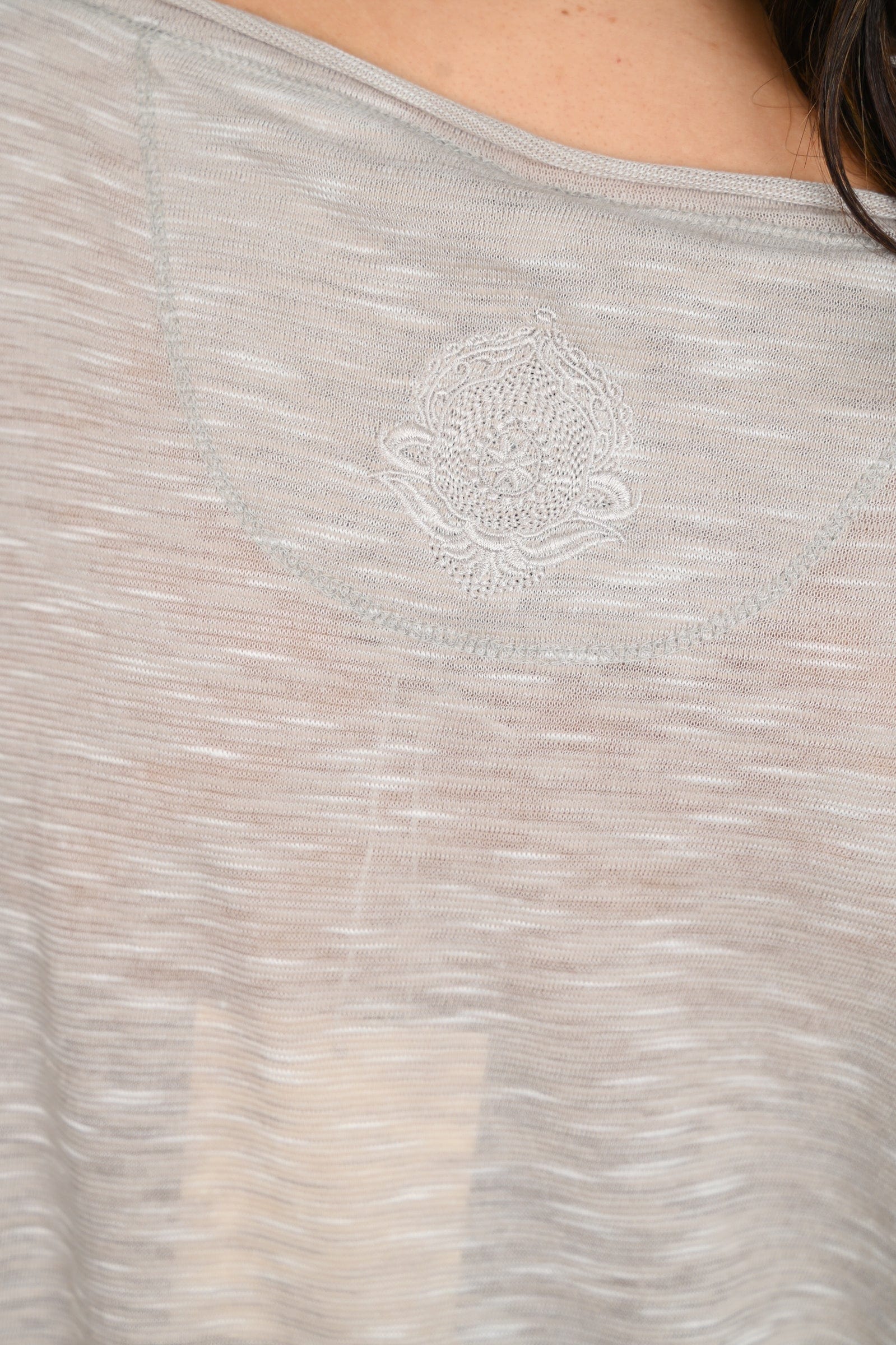 IT חולצה אפורה image 10