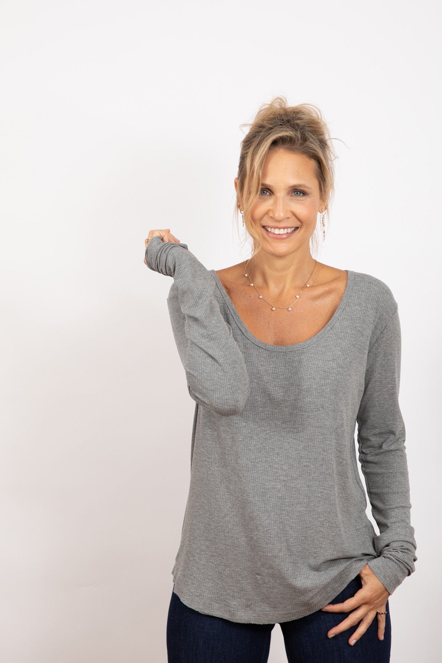 M SHIRT  חולצה אפורה בייסיק image 2