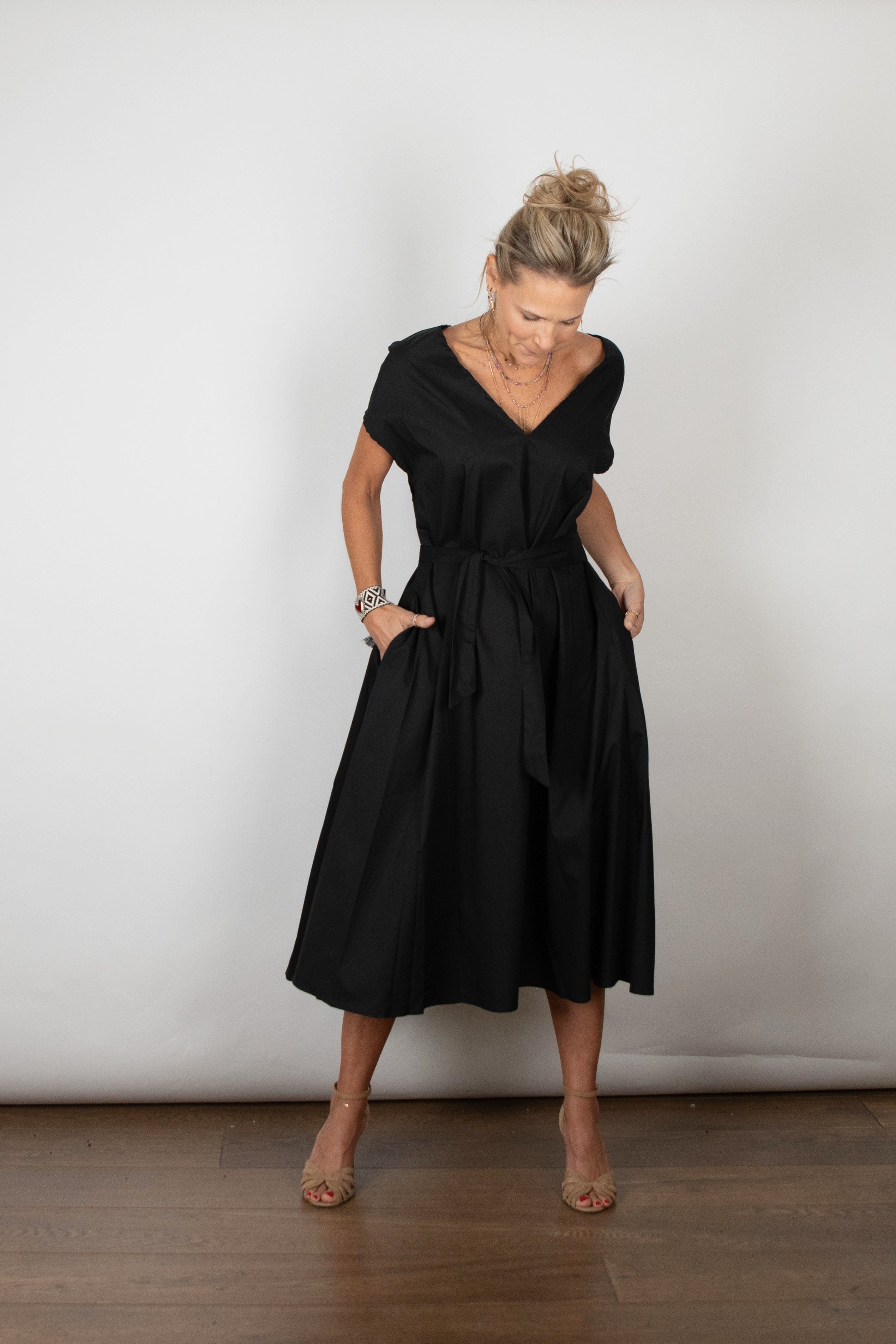 WINEHOUSE V שמלה שחורה אוברסייז image 8