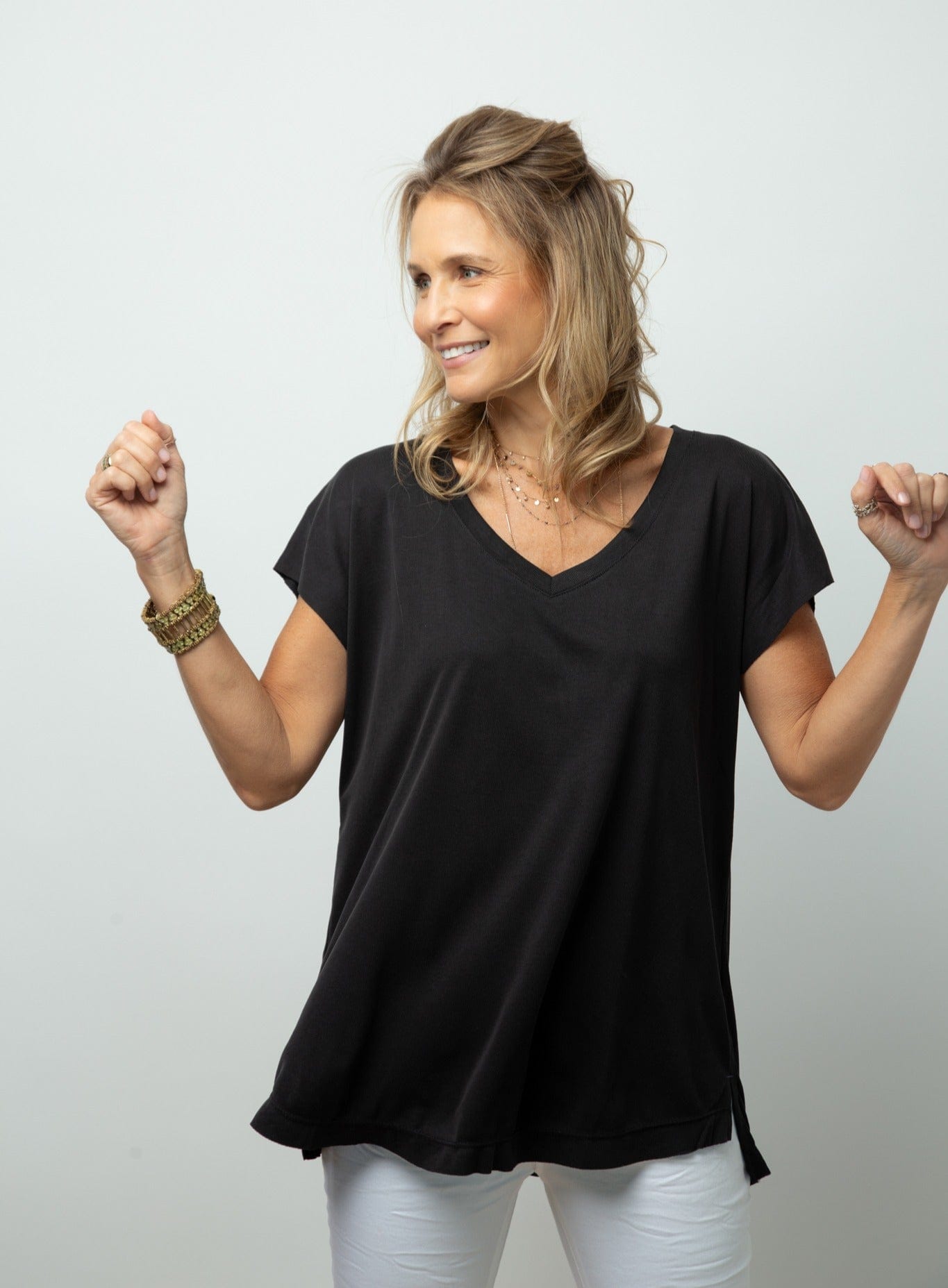 DALLY V חולצה שחורה image 0