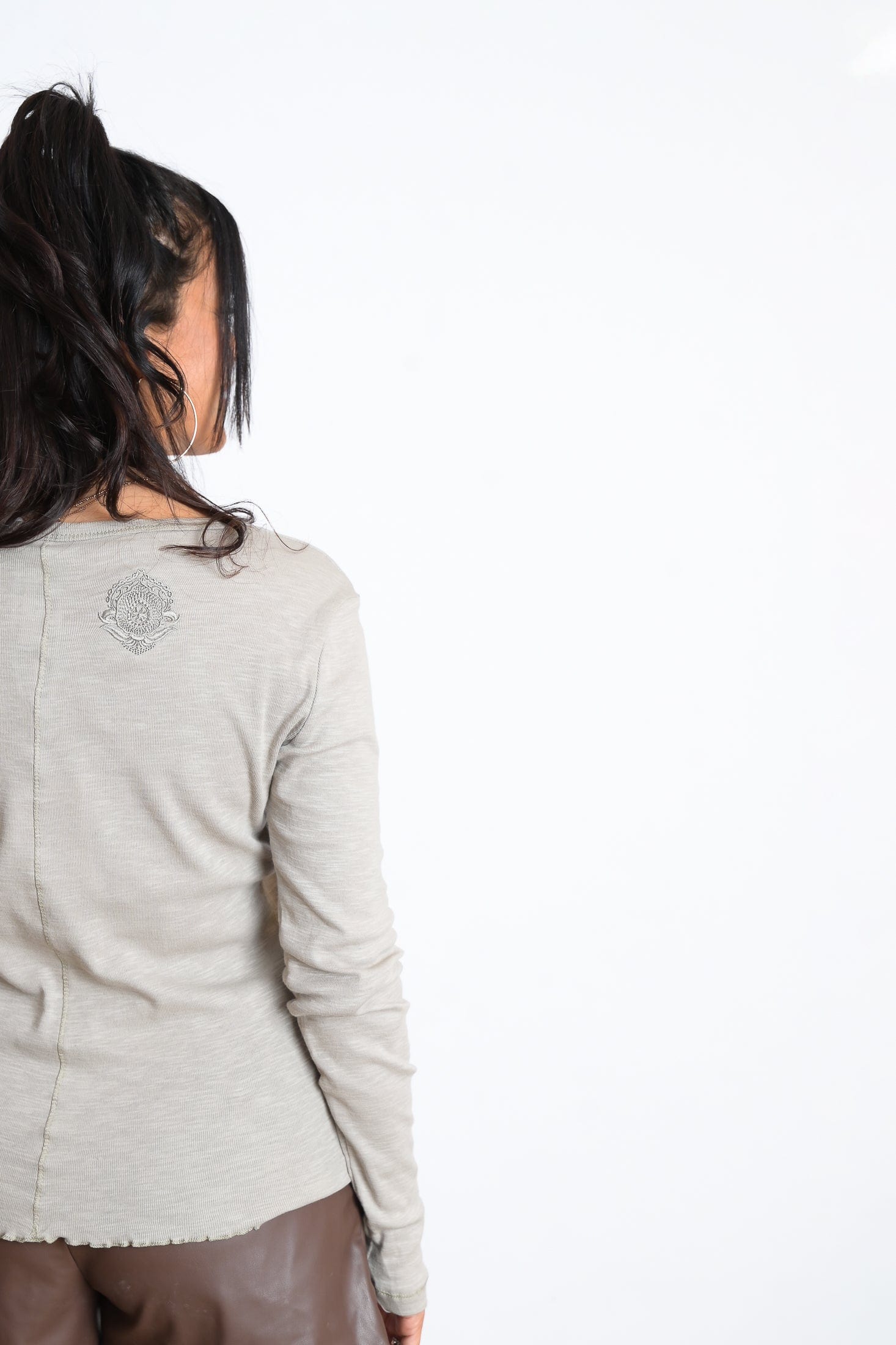 G SHIRT חולצת כפתורים image 5