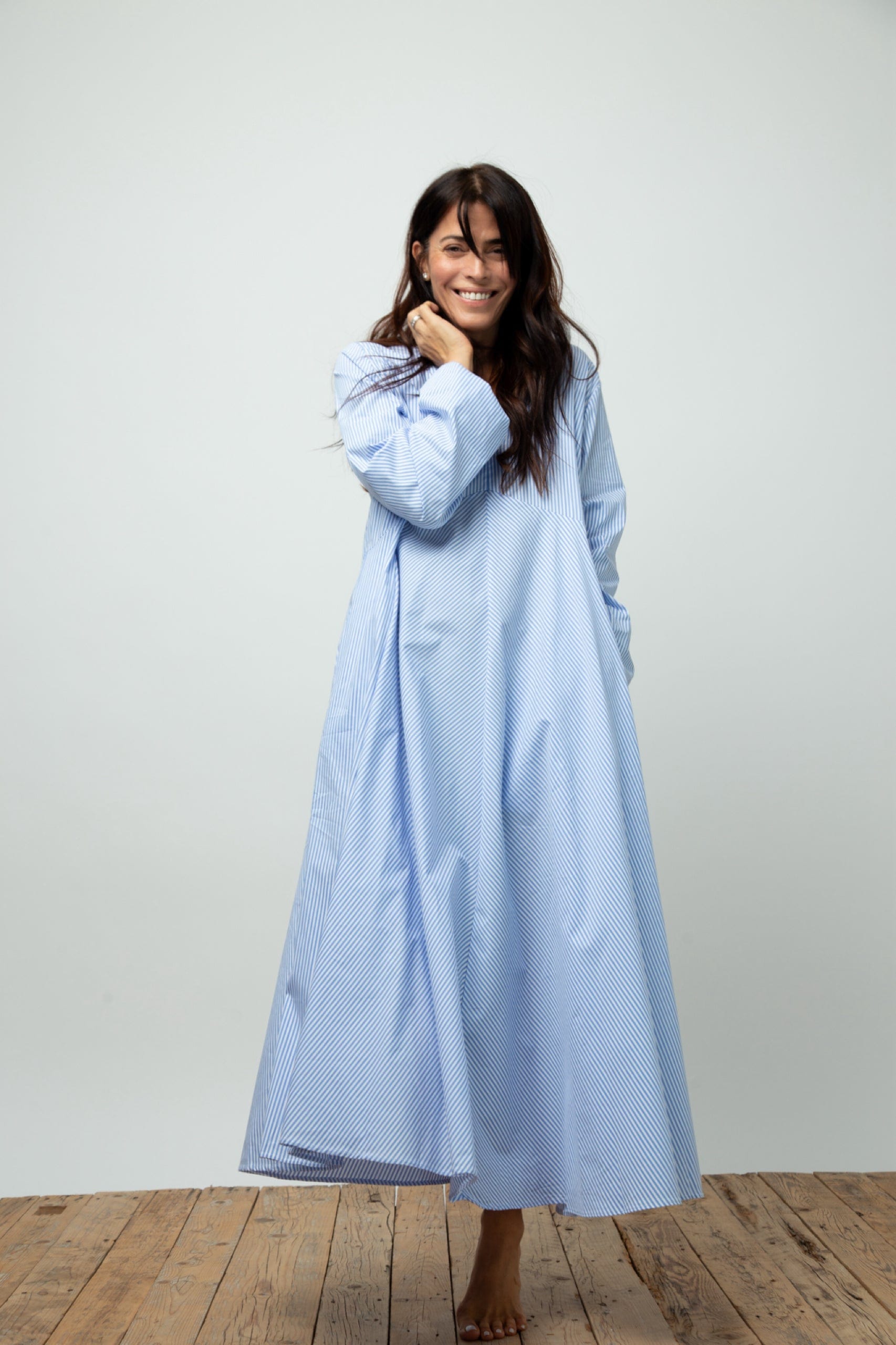 BRAY DRESS     שמלה אוברסייז פסים תכלת image 10