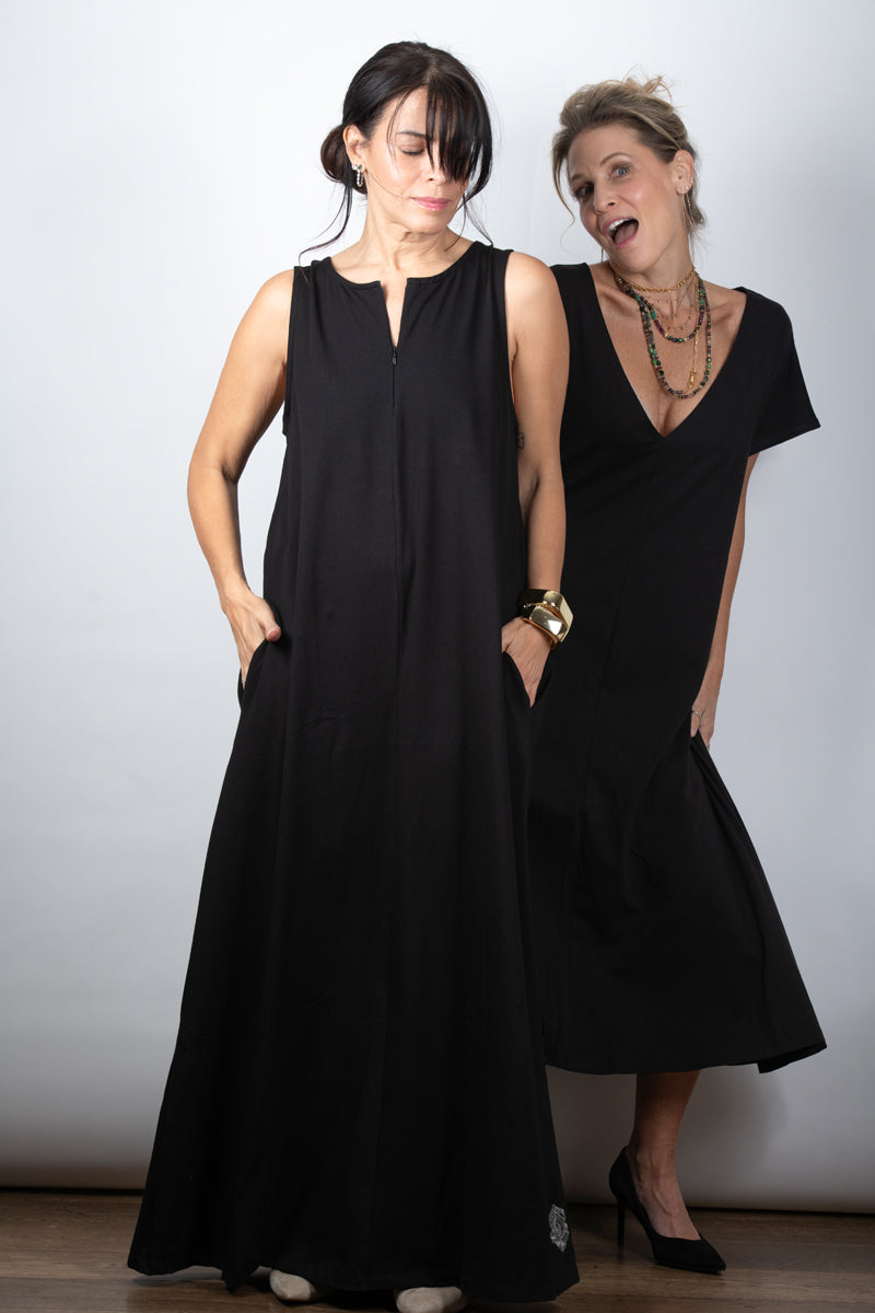 METIS שמלה שחורה מפתח ריצרצ