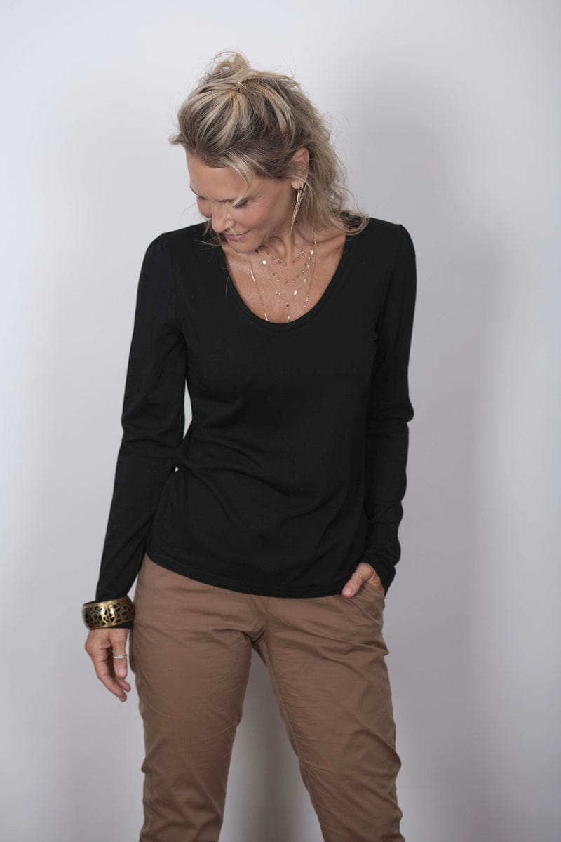 SAGIE חולצה שחורה בייסיק