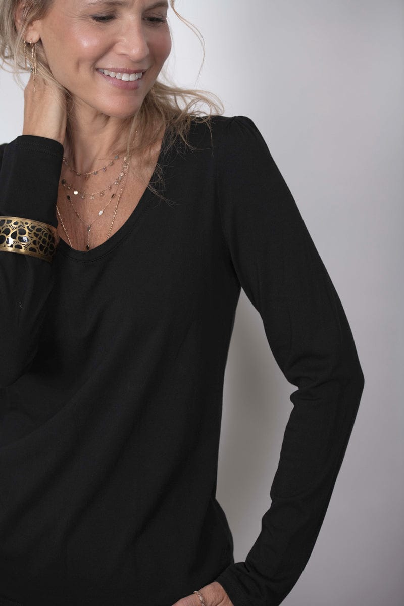 SAGIE חולצה שחורה בייסיק