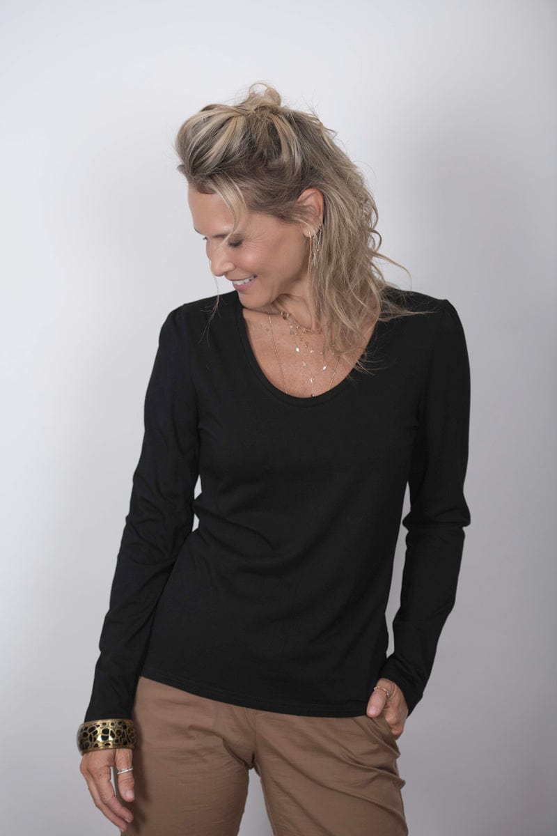 SAGIE חולצה שחורה בייסיק