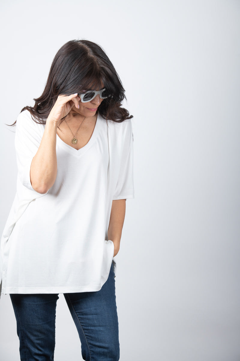 EOS V חולצה אוברסייז לבנה