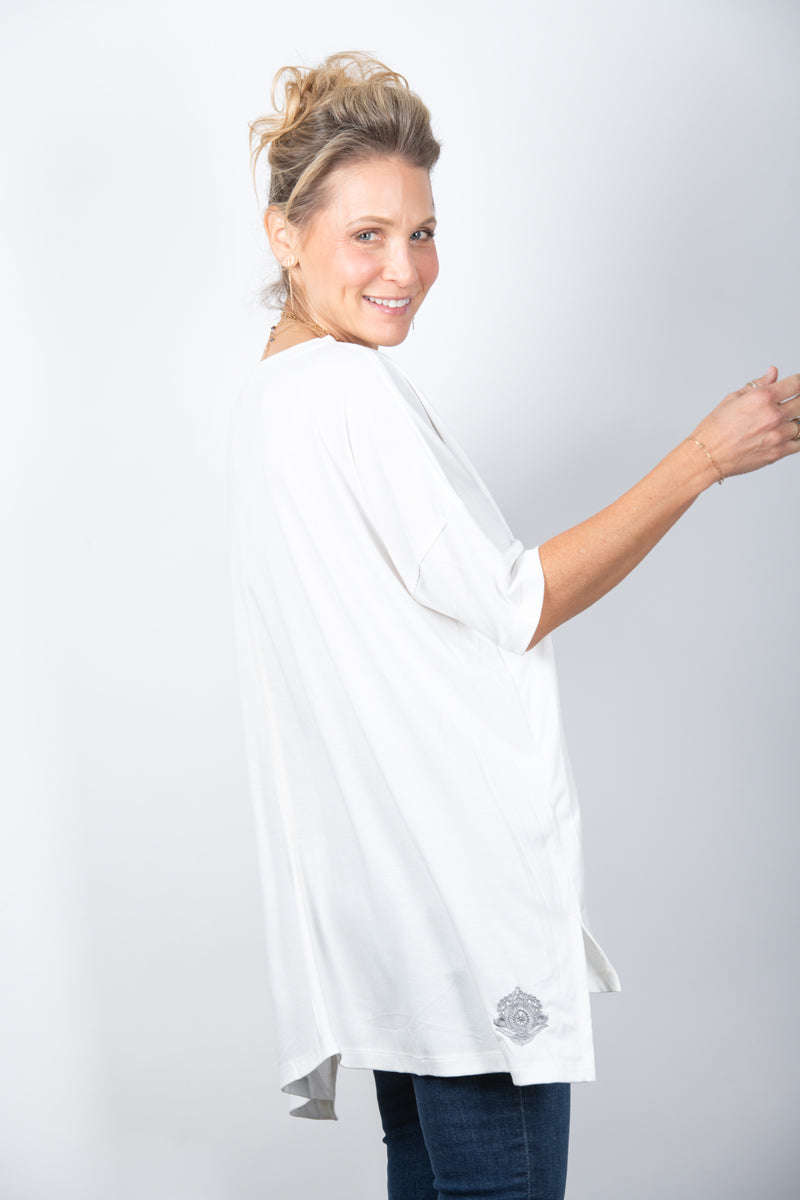 IRIS חולצה אוברסייז לבנה
