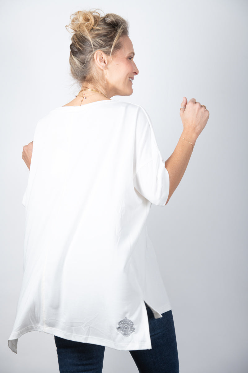 IRIS חולצה אוברסייז לבנה