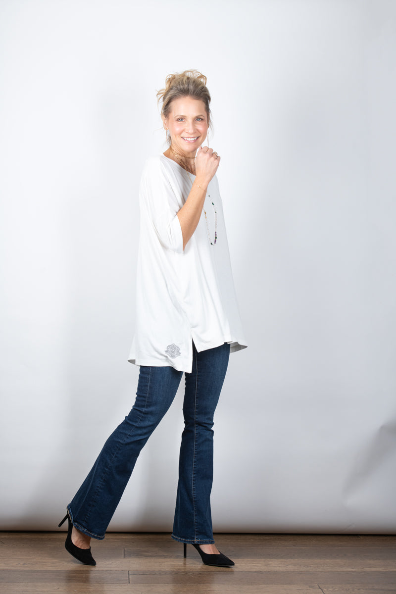 IRIS חולצה אוברסייז לבנה