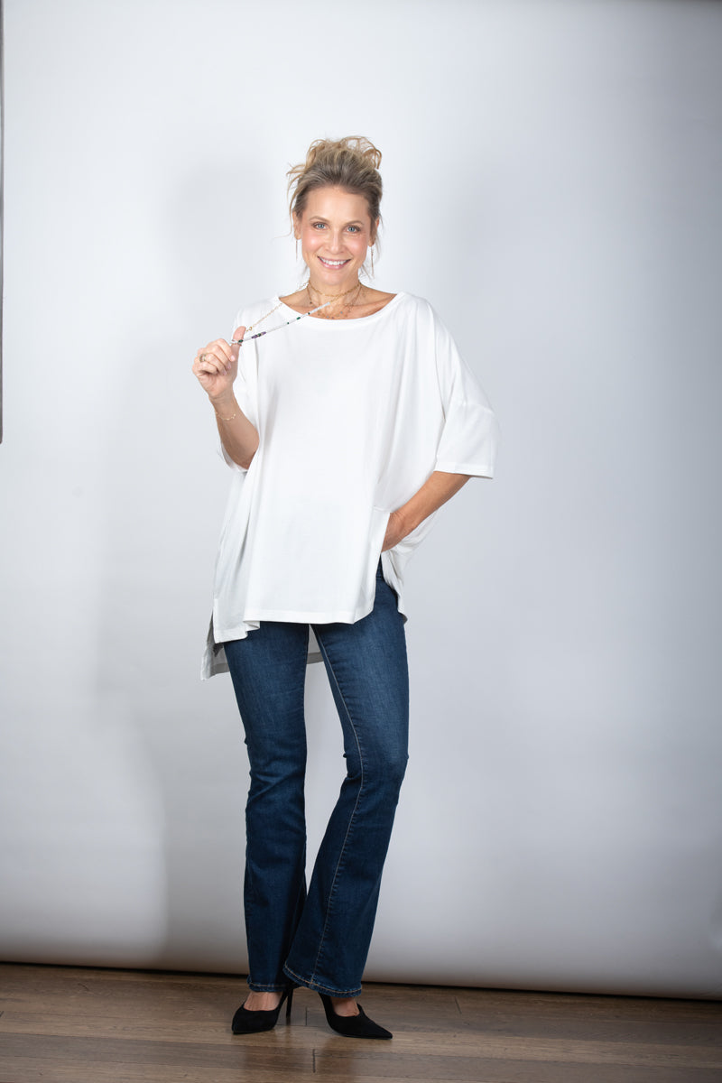 IRIS חולצה אוברסייז לבנה