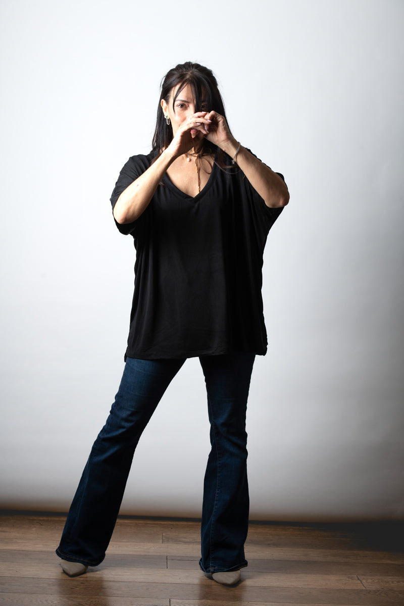 EOS V חולצה אוברסייז בייסיק שחורה