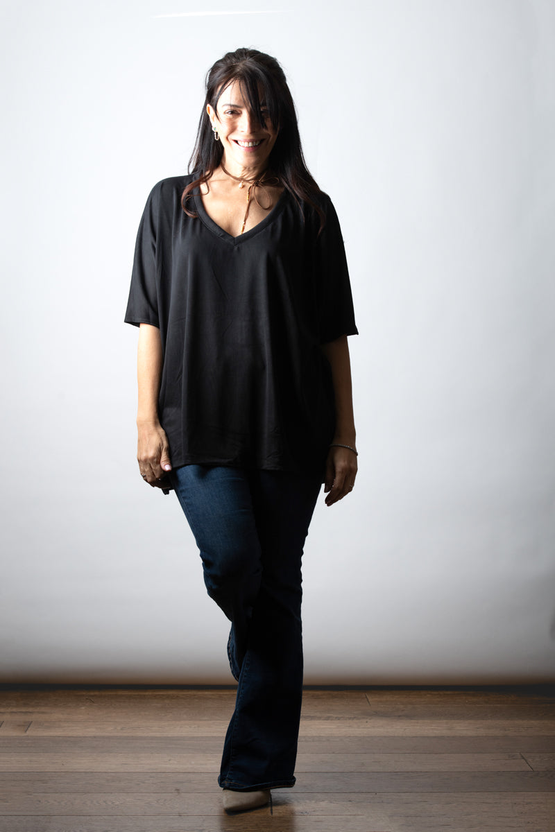 EOS V חולצה אוברסייז בייסיק שחורה