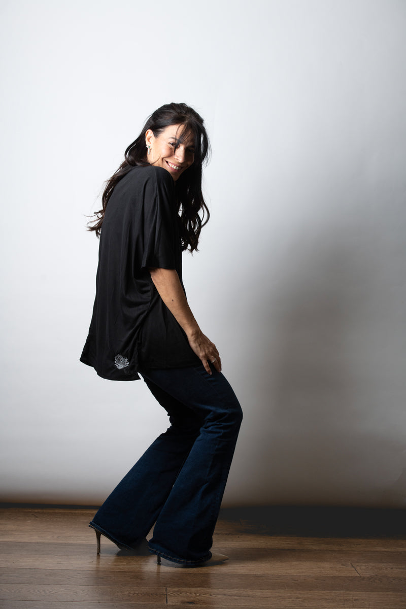 EOS V חולצה אוברסייז בייסיק שחורה