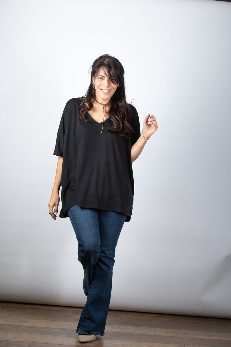 EOS V חולצה אוברסייז בייסיק שחורה