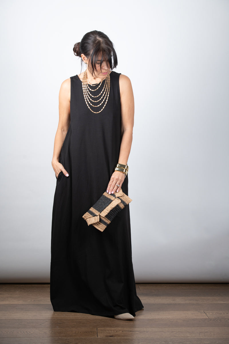 METIS שמלה שחורה מפתח ריצרצ