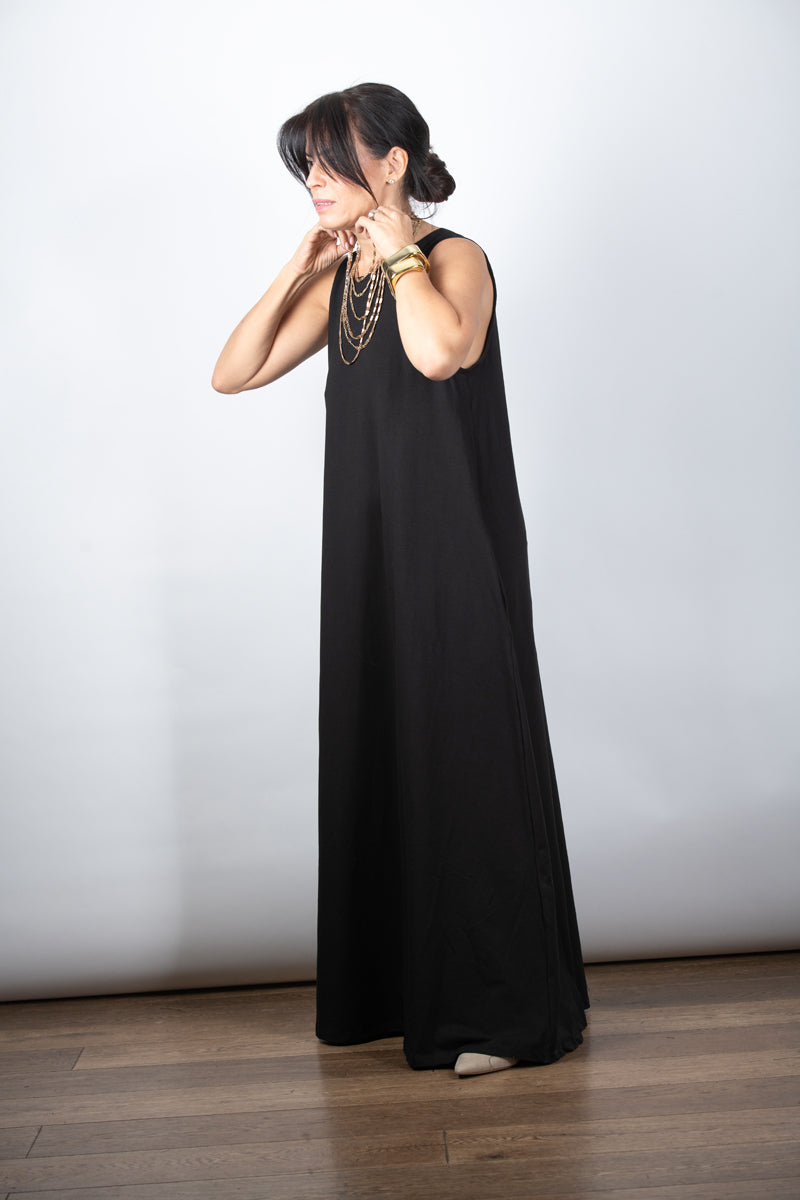 METIS שמלה שחורה מפתח ריצרצ