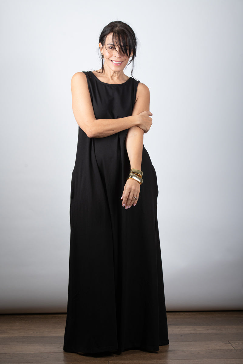 METIS שמלה שחורה מפתח ריצרצ