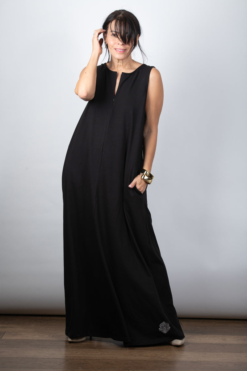 METIS שמלה שחורה מפתח ריצרצ