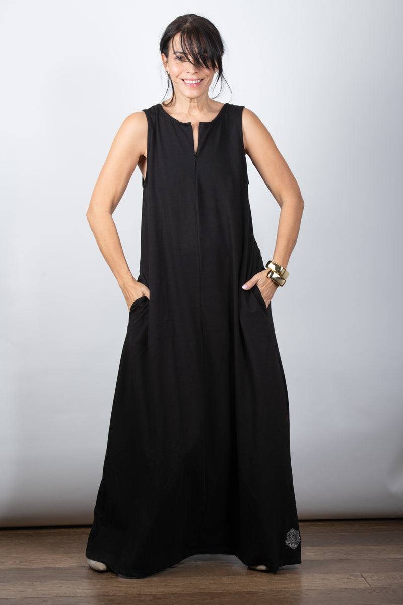 METIS שמלה שחורה מפתח ריצרצ