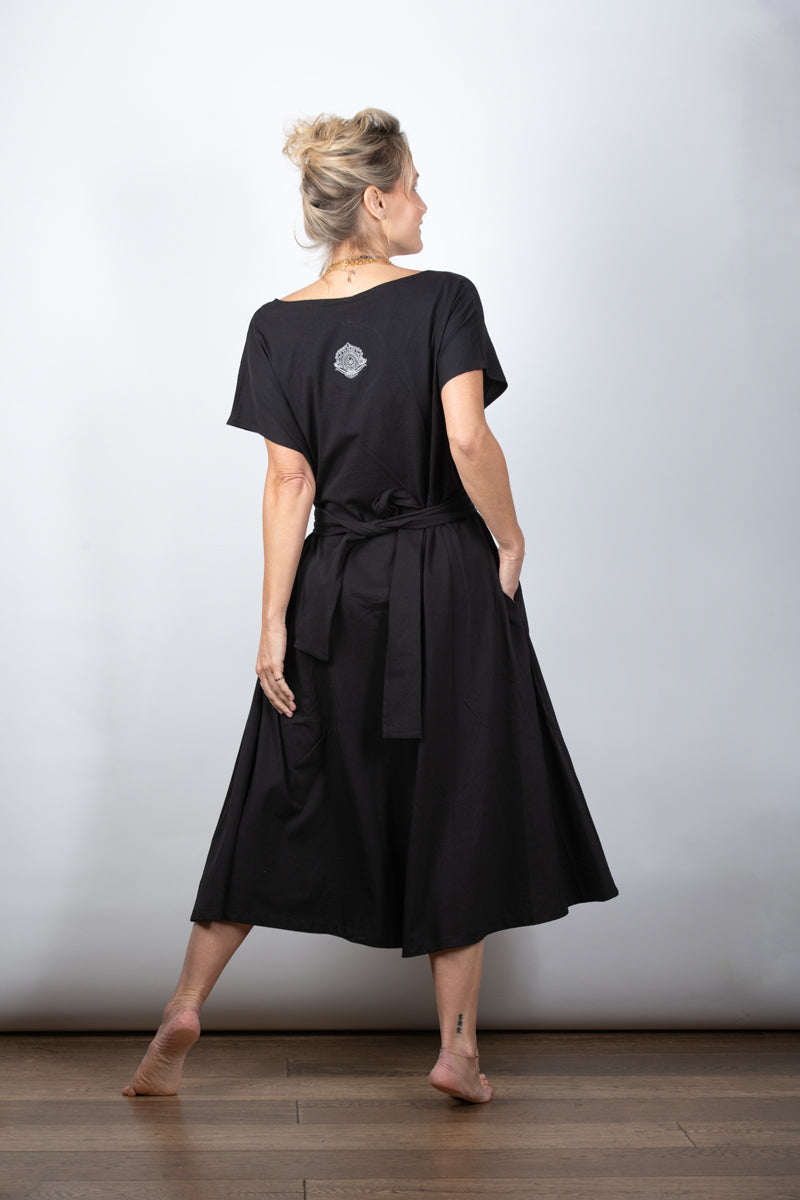 MERESLS שמלה שחורה אוברסייז