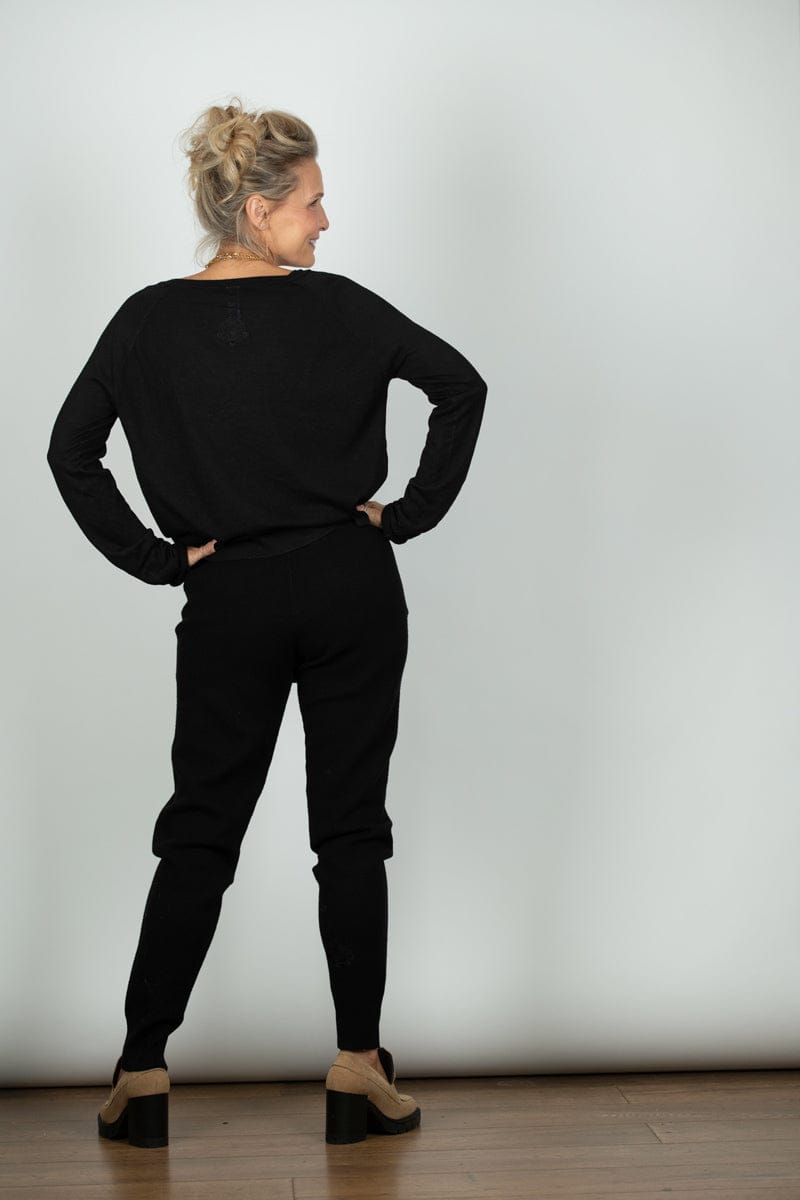 AURA סריג שחור קלאסי