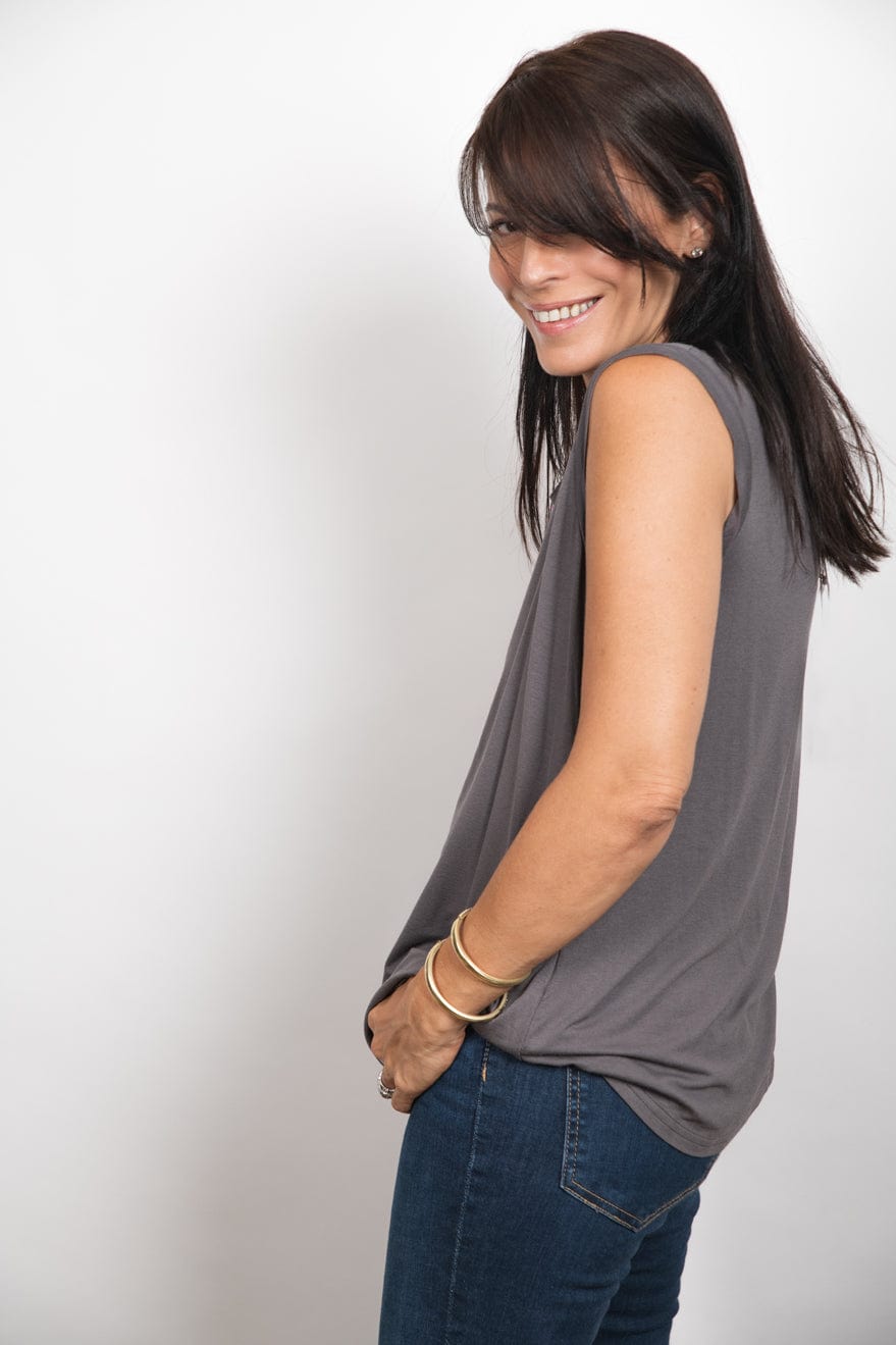 ELLI גופיה אפורה מעוצבת