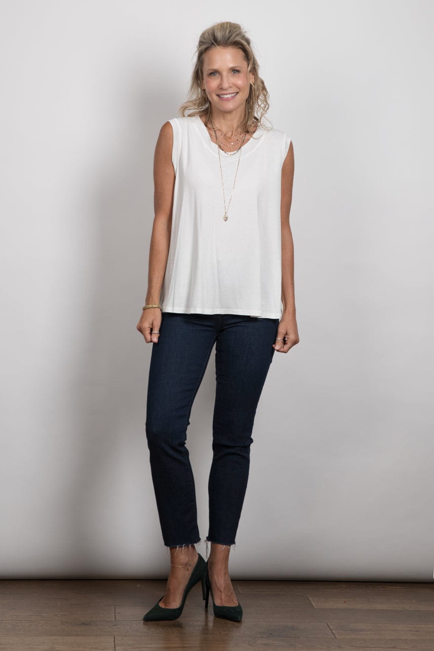 ELLI גופיה לבנה מעוצבת