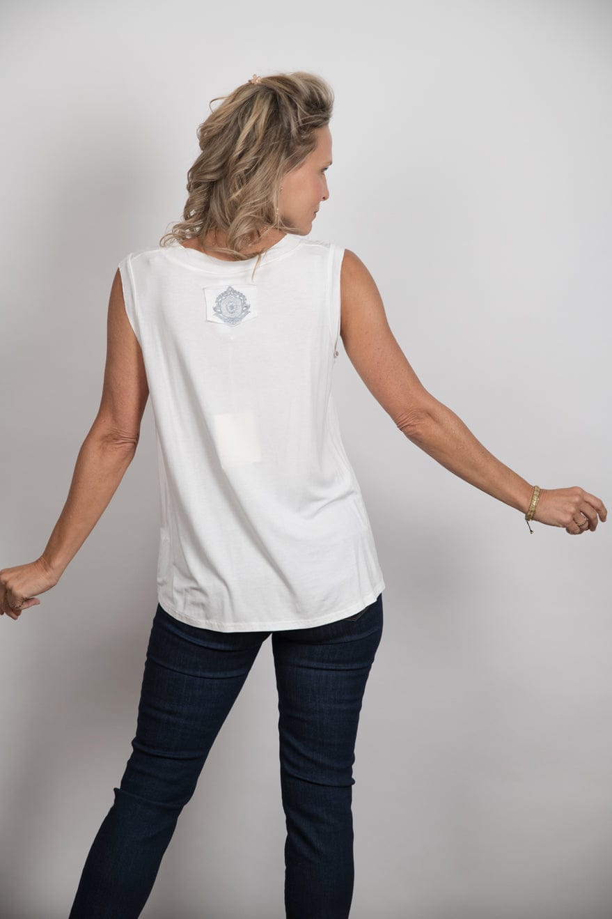 ELLI גופיה לבנה מעוצבת