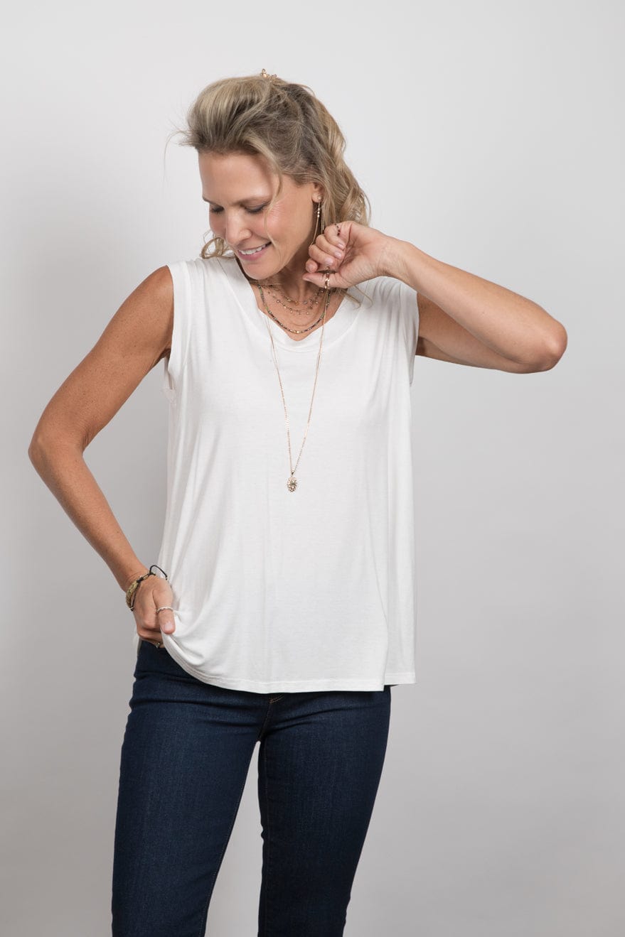 ELLI גופיה לבנה מעוצבת