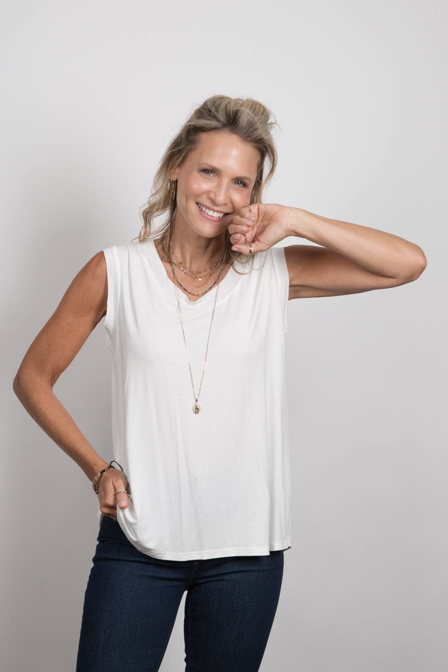 ELLI גופיה לבנה מעוצבת