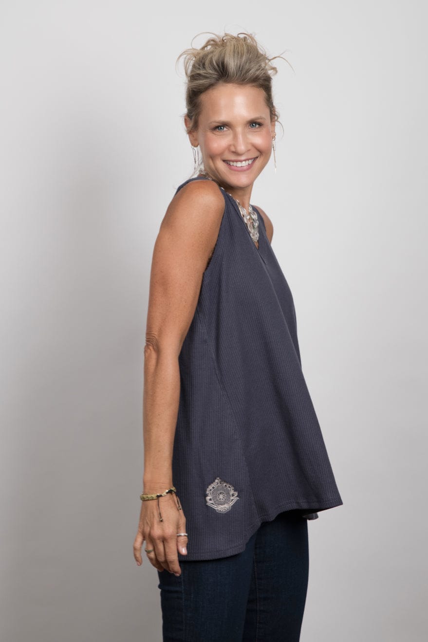 VIVI V גופיה אפורה וופל