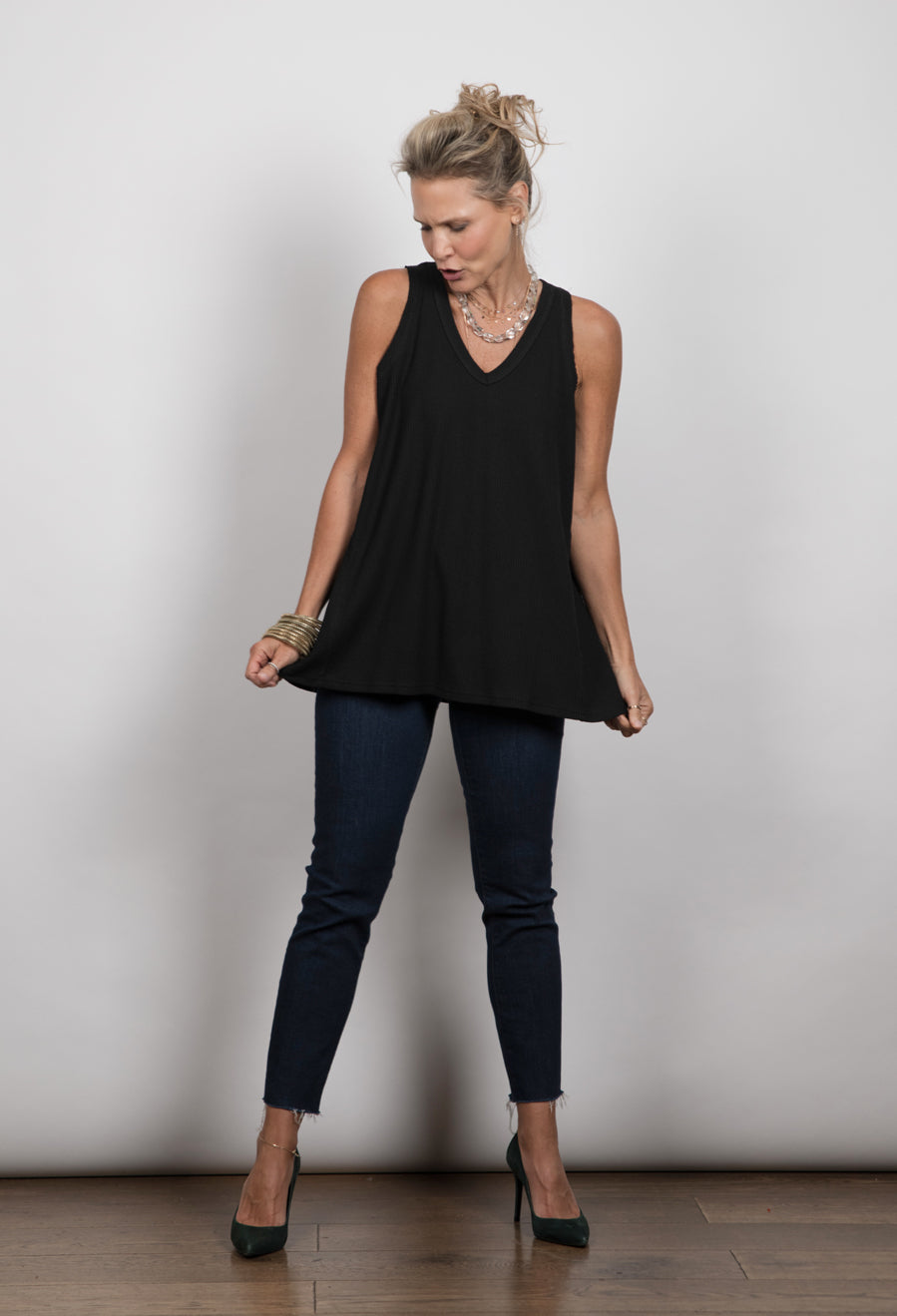 VIVI V גופייה שחורה וופל