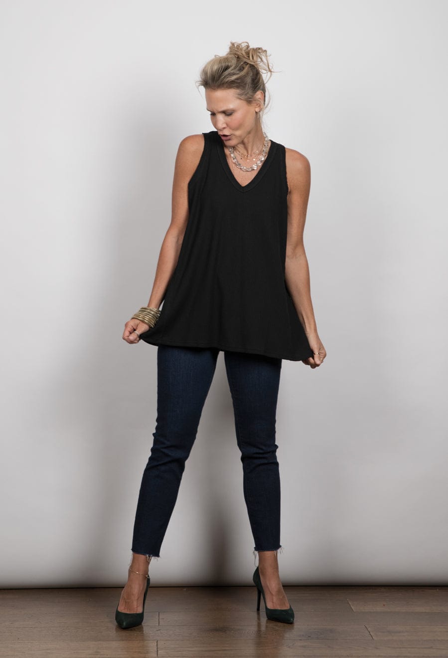 VIVI V גופייה שחורה וופל