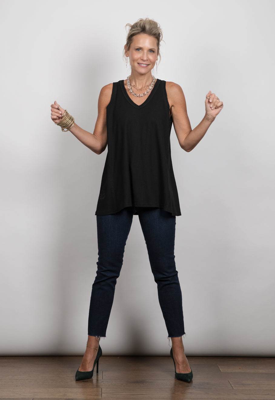 VIVI V גופייה שחורה וופל