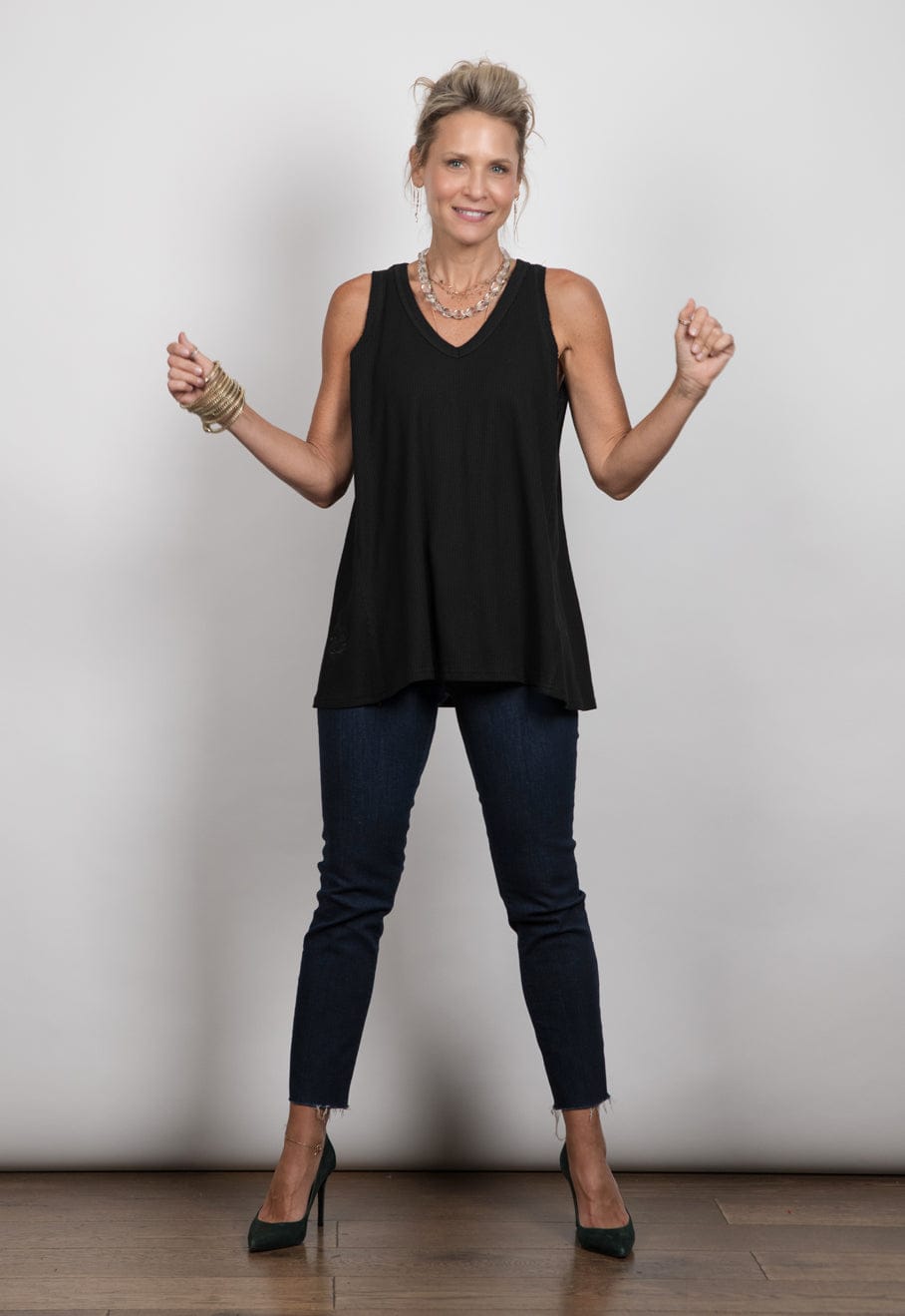 VIVI V גופייה שחורה וופל