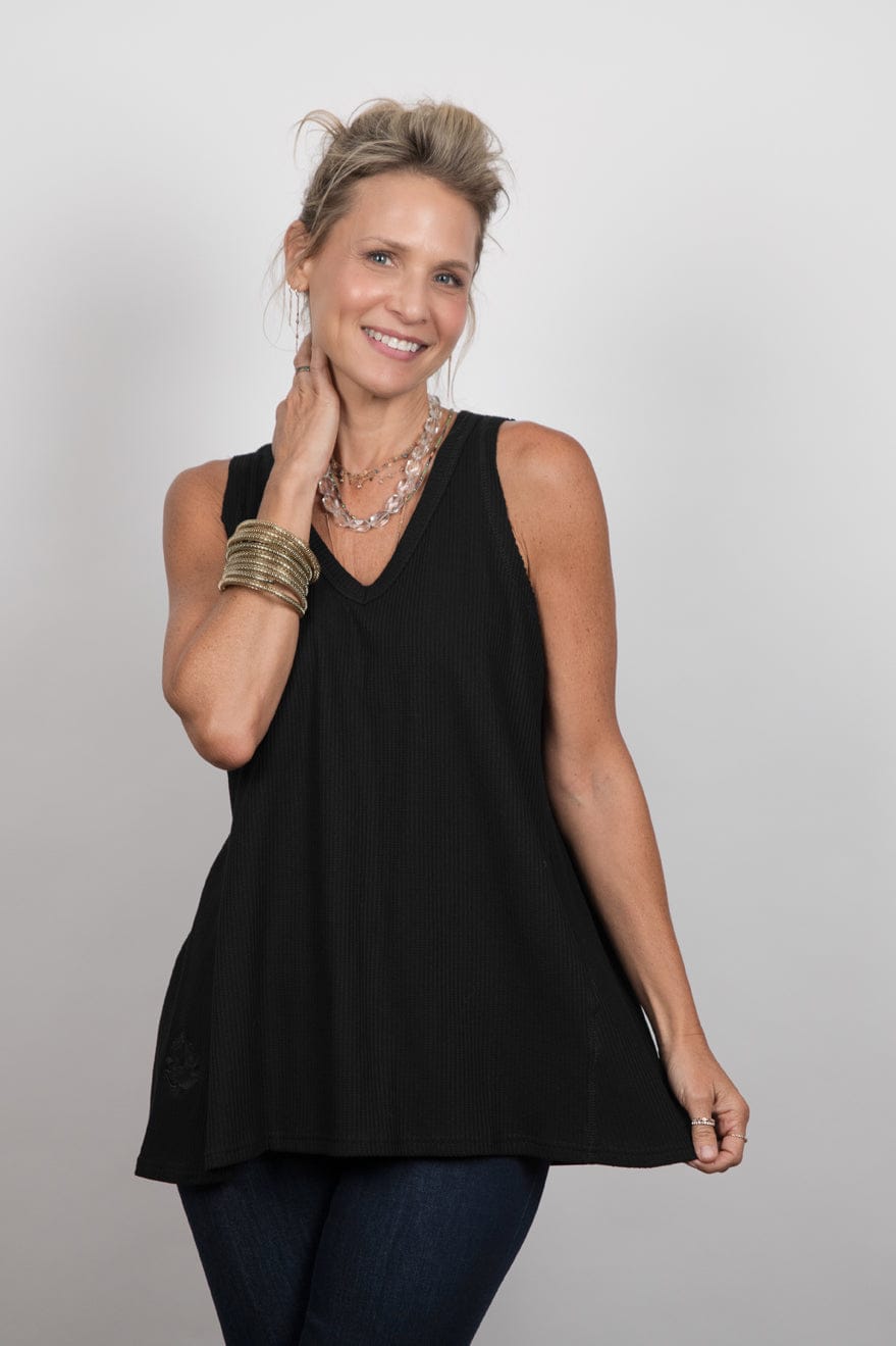 VIVI V גופייה שחורה וופל