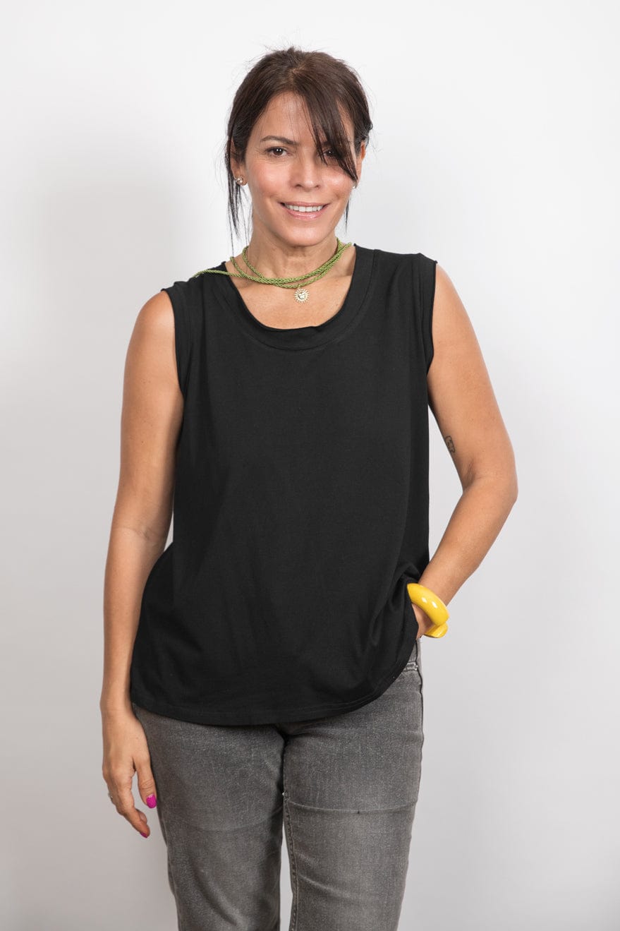 ELLI גופיה שחורה מעוצבת