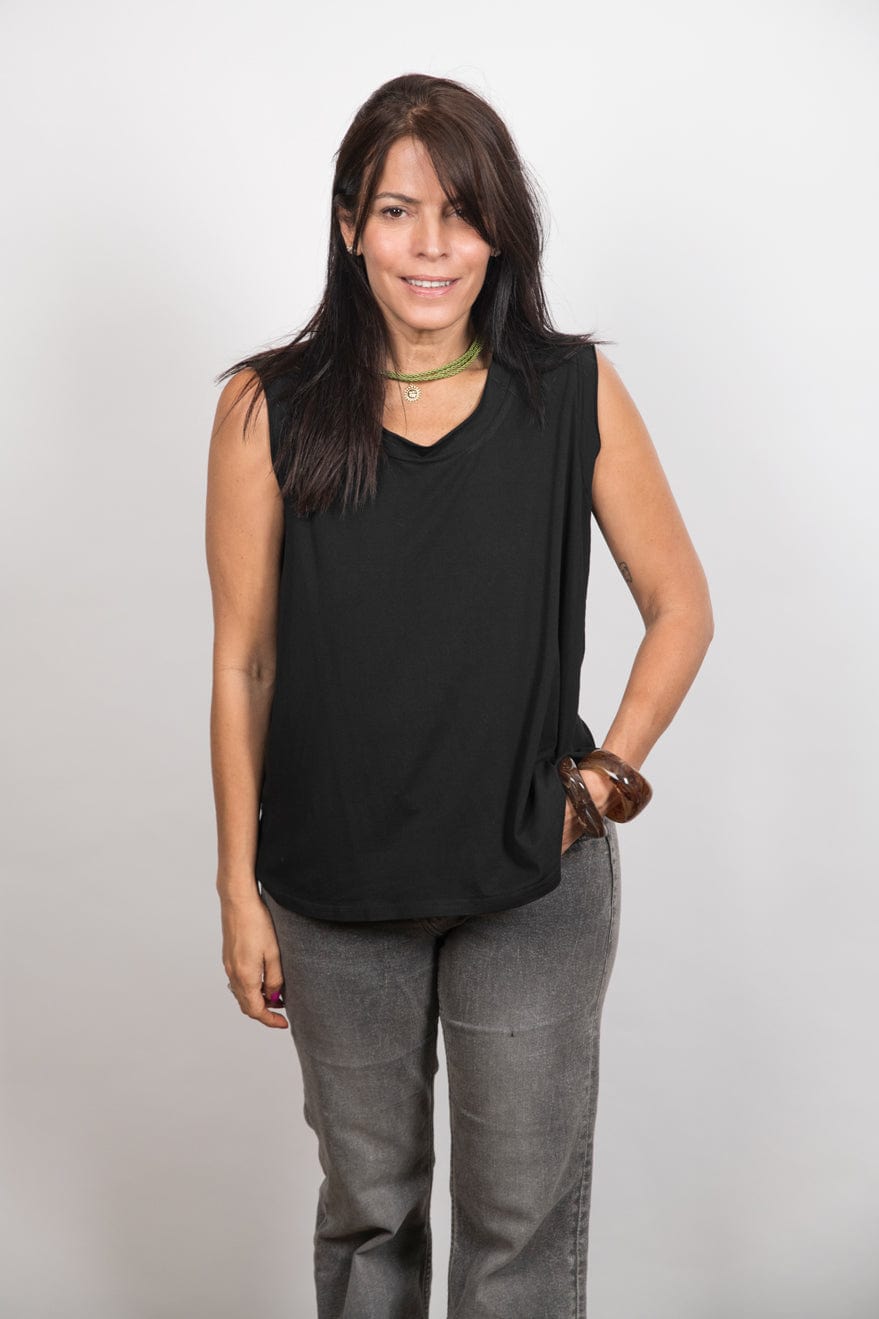 ELLI גופיה שחורה מעוצבת