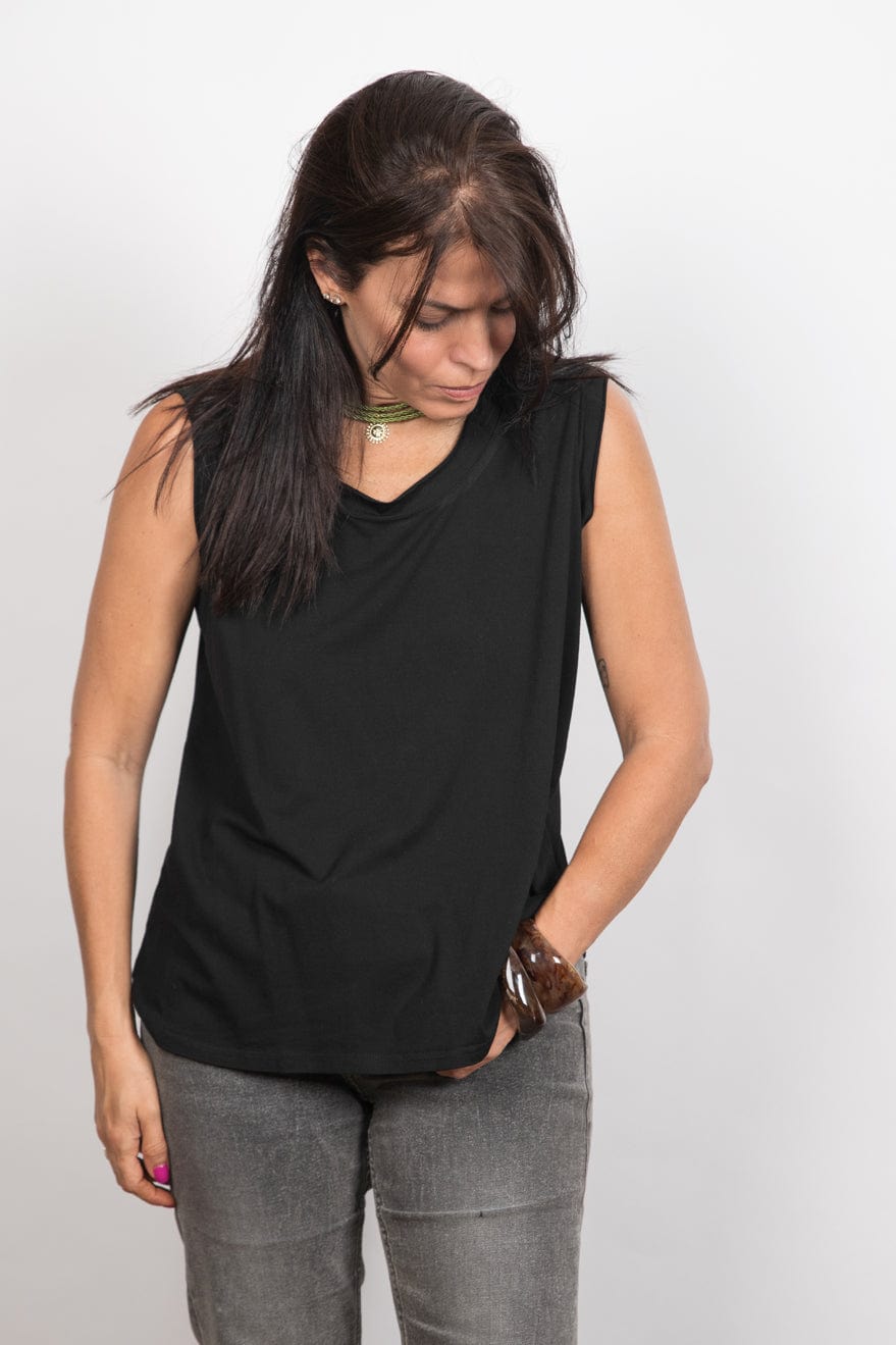 ELLI גופיה שחורה מעוצבת