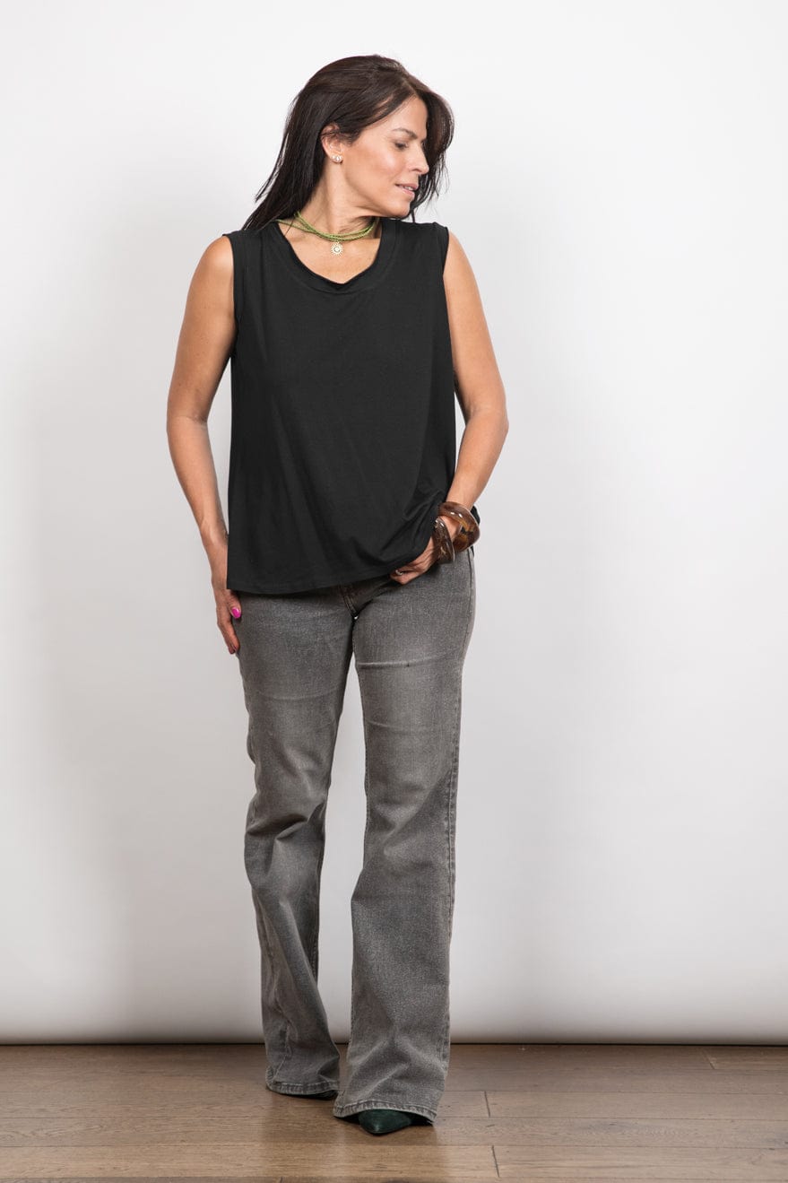 ELLI גופיה שחורה מעוצבת